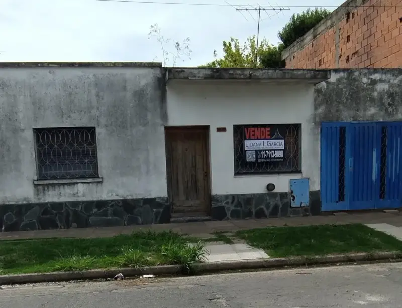 OPORTUNIDAD! Casa a reciclar. Morón Sur