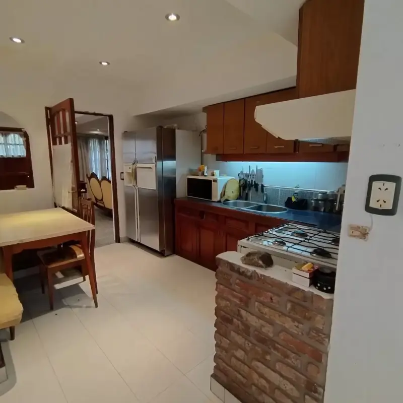 CASA ESTILO COLONIAL EN CASTELAR NORTE. OPORTUNIDAD!!!