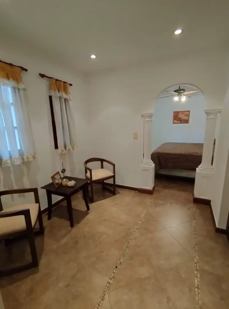 CASA ESTILO COLONIAL EN CASTELAR NORTE. OPORTUNIDAD!!!