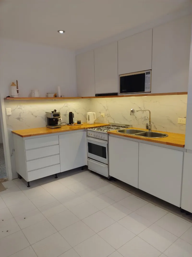 CASA ESTILO COLONIAL EN CASTELAR NORTE. OPORTUNIDAD!!!. REMO