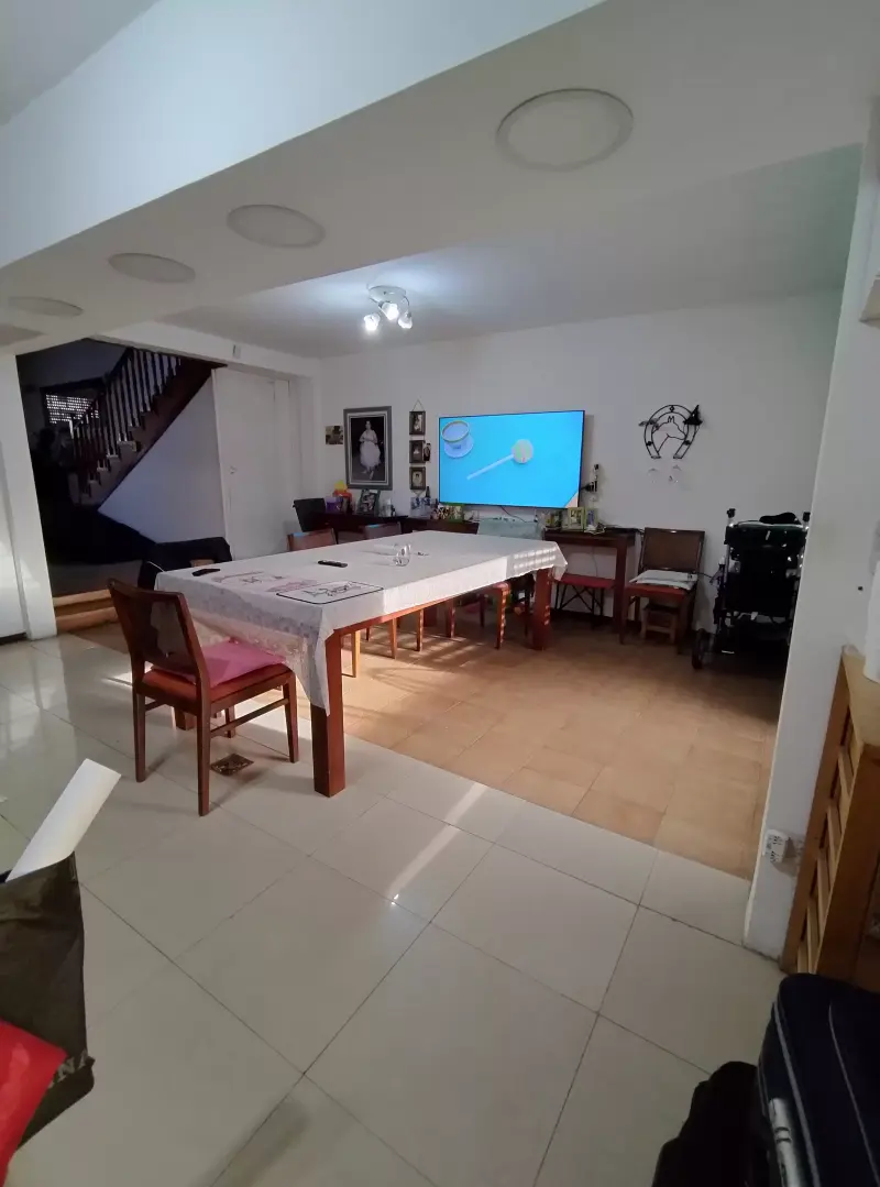 CASA DE 5 AMBIENTES EN SAN ANTONIO DE PADUA SUR