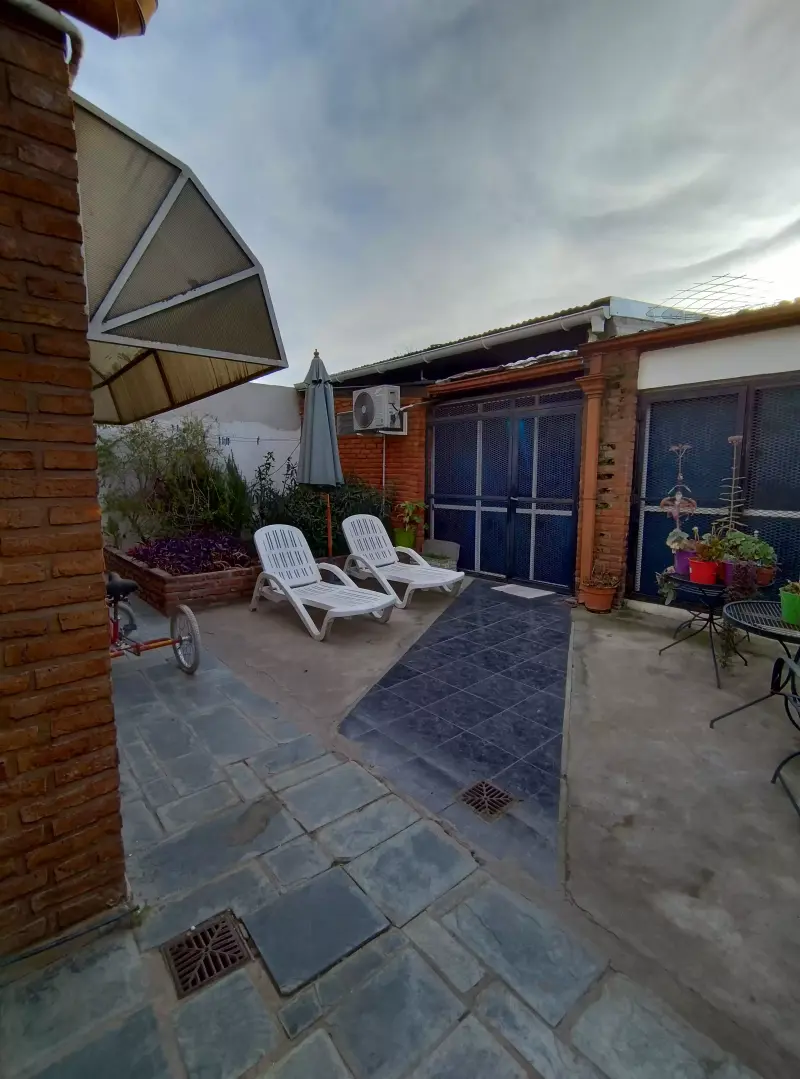 CASA DE 5 AMBIENTES EN SAN ANTONIO DE PADUA SUR