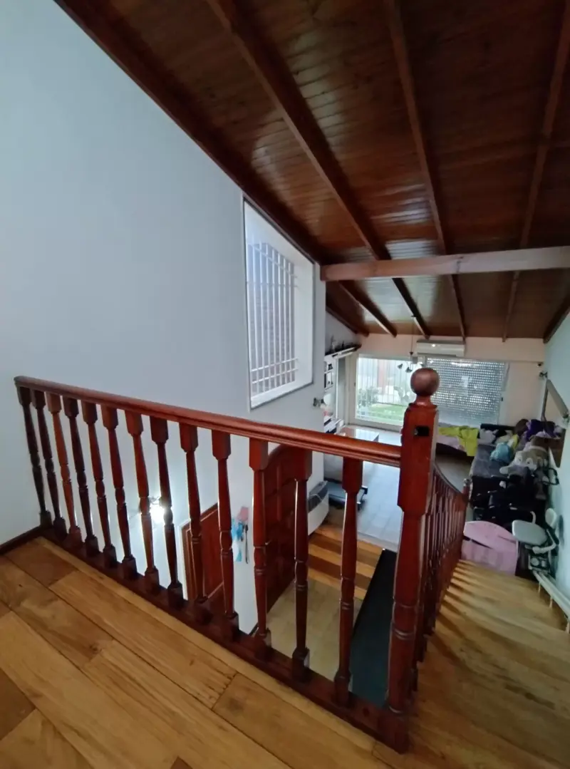 CASA DE 5 AMBIENTES EN SAN ANTONIO DE PADUA SUR