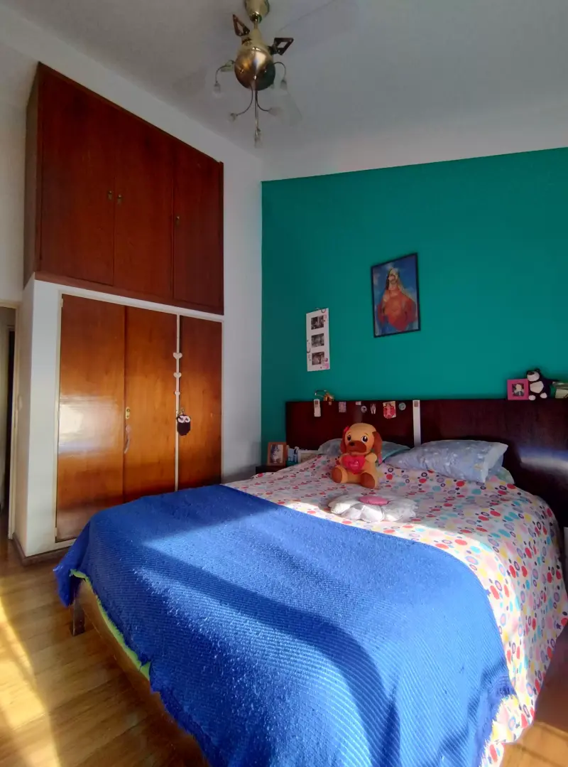 CASA DE 5 AMBIENTES EN SAN ANTONIO DE PADUA SUR