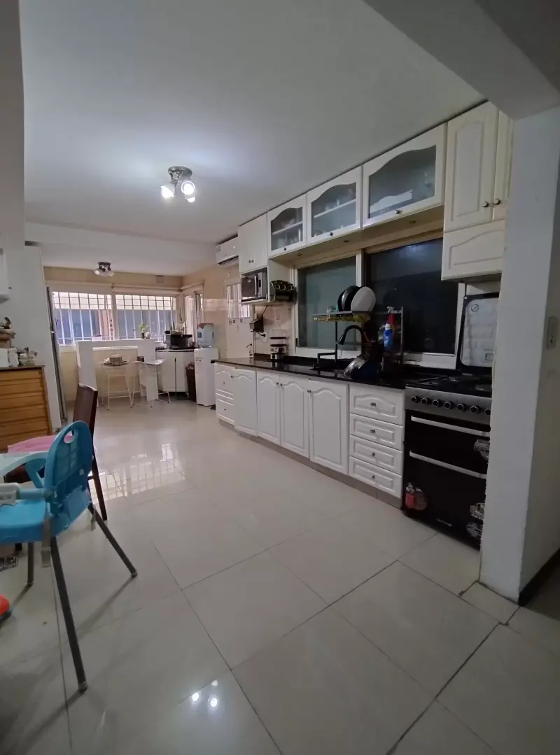 CASA DE 5 AMBIENTES EN SAN ANTONIO DE PADUA SUR