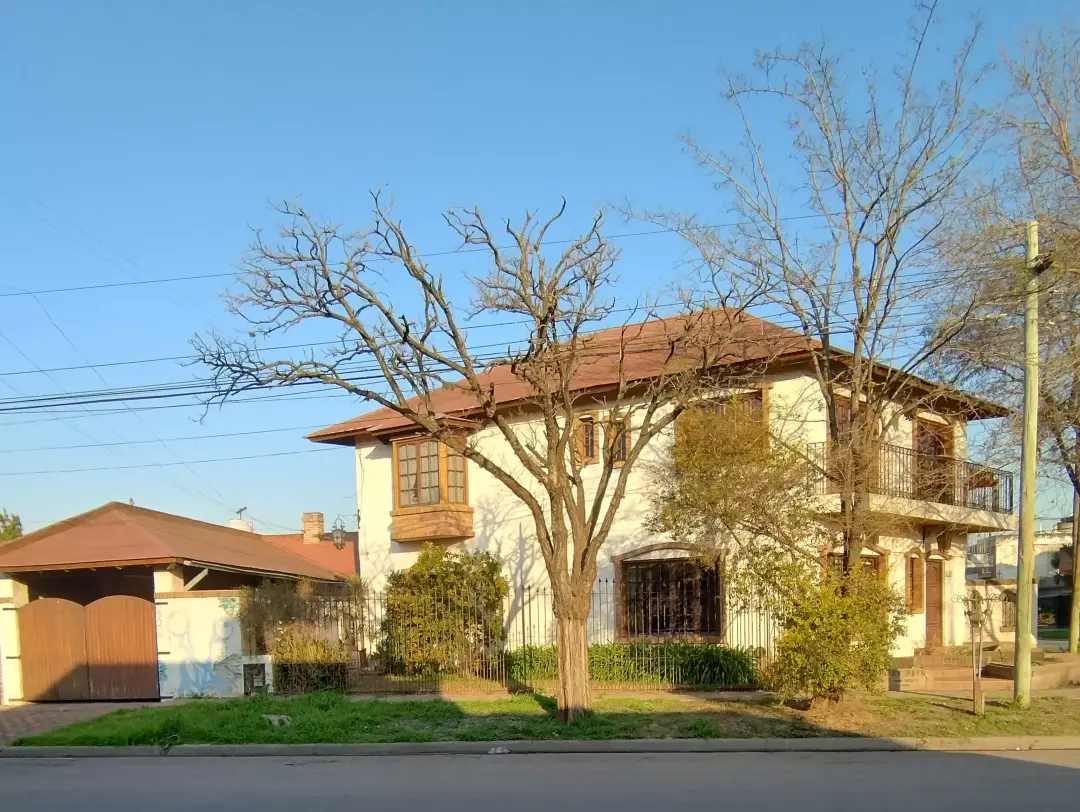 Chalet tipo colonial. OPORTUNIDAD!!! REBAJADO!!!